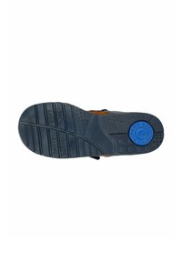 Suola di scarpa in gomma nera con impugnatura testurizzata, logo circolare blu e dettagli in rilievo "BARTEK". Design piatto e resistente, adatto a vari tipi di calzature.