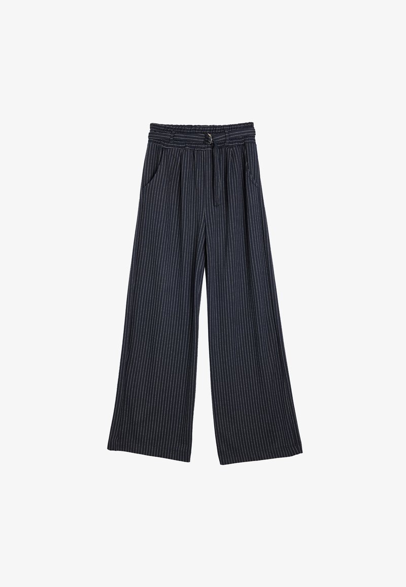 Wijd gevallen trousers van donkere stof met verticale streepjes. Beschikt over een elastische tailleband, trekkoordsluiting en zijzakken.