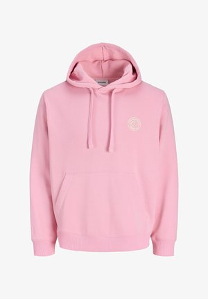 Rozā džemperis ar kapuci no mīksta auduma, ar priekšējo kabatu, regulējamu kapuci ar aukliņu un nelielu baltu logotipu uz krūtīm. Ar ribotiem manžetēm un apakšu.