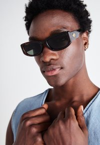 Le Specs MONOPOLY UNISEX - Napszemüvegek - brown