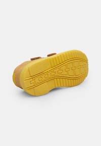 Bata Lära-gå-skor - marrone