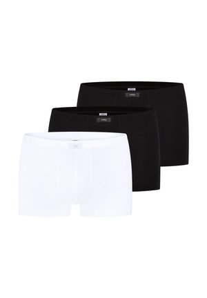 Tre herre boxershorts, to sorte og en hvid, arrangeret overlappende på en hvid baggrund med mærkelapper synlige på linningen.