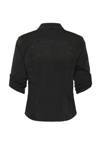 Schwarze Denimjacke von hinten betrachtet, mit hochgerollten Ärmeln, einem Kragen und sichtbaren Nähten entlang der Nähte.