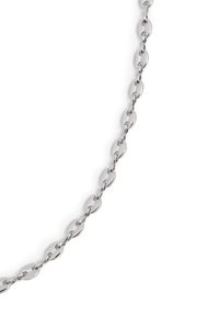 Collier en chaîne en métal argenté comportant des maillons ovales allongés avec une finition polie, conçu pour un aspect élégant et moderne.
