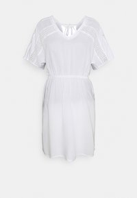 Robe blanche à manches courtes avec un col en V, taille élastique et des coutures détaillées aux épaules. Tissu doux avec une texture lisse.