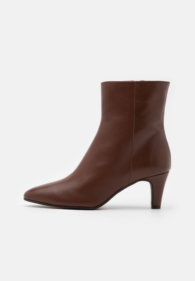 FIESTA - Bottines - brandy