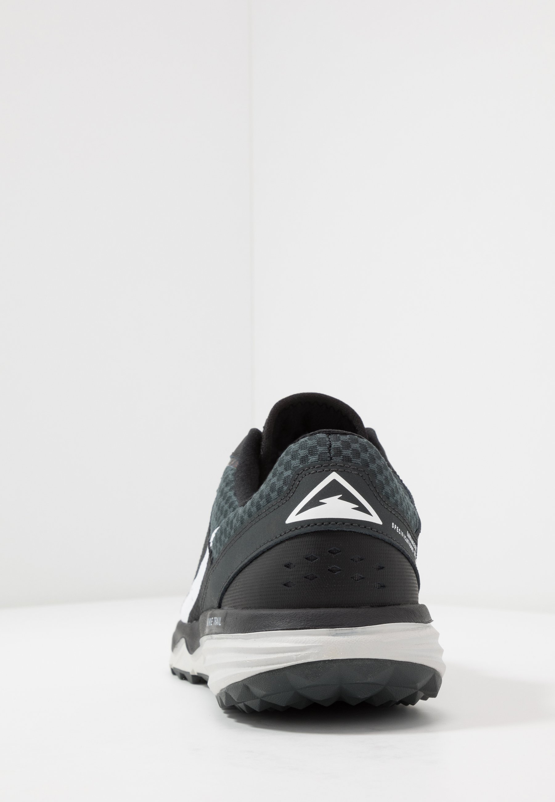 Nike Performance JUNIPER - Trail running shoes - black/white/dark smoke  grey/grey fog/black - Zalando.co.uk