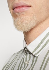 Minimum ERIC - Chemise - seagrass