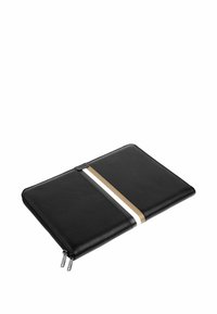 Étui rectangulaire noir à fermeture éclair avec des rayures verticales beige, blanche et noire sur le devant, fermé sur un fond blanc.