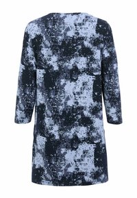 Langärmliges Kleid mit Rundhalsausschnitt in einem dunkelblauen und hellgrauen abstrakten Muster, aus weichem, strukturiertem Stoff mit lockerem Schnitt.