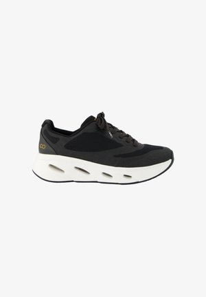 Schwarzer Sportschuh mit Netz-Obermaterial, runder Zehenpartie, dickem weißen Zwischensohlen und kontrastierender schwarzer Sohle. Verfügt über Schnürsenkel und Logo-Detail an der Ferse.