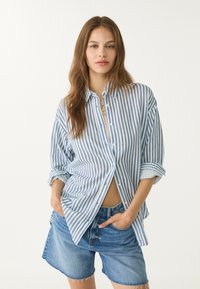 Stradivarius RUSTIKALES DAILY - Hemdbluse - mottled dark blue