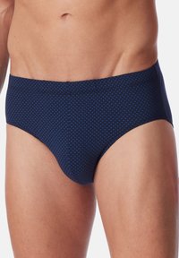 Marineblaue Badehosen mit einem geometrischen Muster in hellblau. Hergestellt aus glattem Stoff mit einer körpernahen Passform und elastischem Bund.