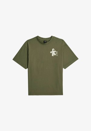 Olifgroene korte mouw t-shirt met kleine witte astronauten afbeelding en "G-STAR" tekst op de linkerborst.