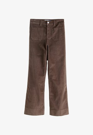 Pantalons en velours côtelé marron à jambes larges avec poches avant et arrière, une fermeture à bouton à l'avant, et un fini en tissu doux et texturé.