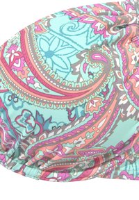 Bunt gemustertes Stoff mit einem Paisley-Muster in Aqua, Pink und Grau. Das Design weist florale Akzente und filigrane Schwünge auf. Weiche, glatte Textur.
