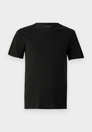 T-shirt noir à manches courtes avec col rond et logo discret « BOSS » sur la poitrine et à l’intérieur du col, taille moyenne, présenté sur un fond clair uni.