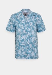 Camisa de manga corta con botones en azul claro con un estampado de palmeras blancas. Hecha de una tela suave y ligera con un diseño de cuello clásico.