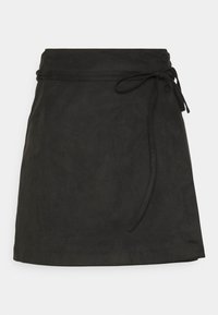 Černá obálková sukně s texturovaným povrchem, s vázáním v pase a dvěma patentkami pro zapnutí.