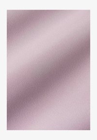 Unselected, light violet ore black