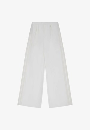 Witte wijde broek met hoge taille en zijzakken, voorzien van subtiele verticale strepen langs de buitenste naden.