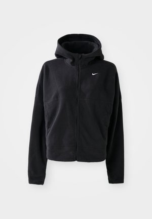 Czarna polarowa kurtka z kapturem, zamek z przodu i haftowane białe logo Nike na lewej piersi. Posiada skróconą sylwetkę.