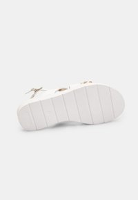 Bata Sandaalid - bianco