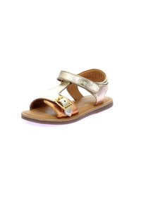 Metallisch goldene und roségoldene Sandalen mit einem breiten Riemen und verstellbarem Schnallenverschluss. Flache Sohle und gepolsterte Innensohle, geeignet für Kinder.