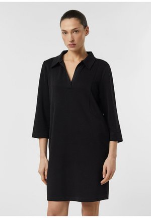 - Sukienka z dżerseju