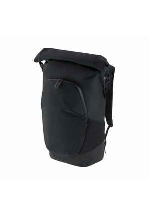 Zaino nero con chiusura a rotolo, tasca frontale con zip e spallacci regolabili, progettato per l'uso quotidiano o per viaggi.