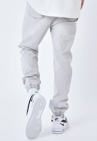Project X Paris JOG BASIC - Vaqueros boyfriend - gris clair
