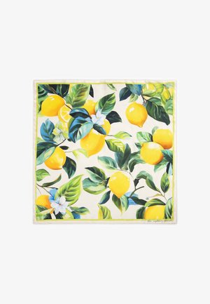 Tela cuadrada con un patrón vibrante de limones que presenta limones amarillos, hojas verdes y flores blancas sobre un fondo claro.