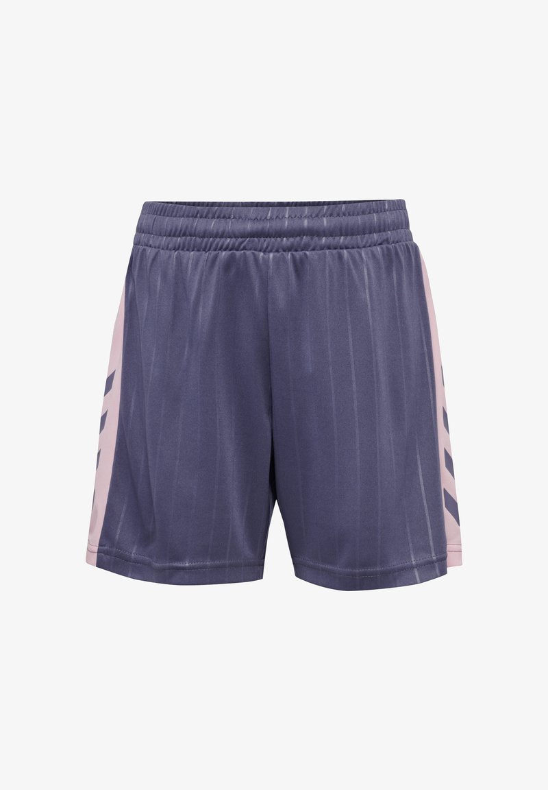 Lila sportshorts med ett vertikalt randigt mönster, med en rosa sid panel och ett vävt elastiskt midjeband för komfort.