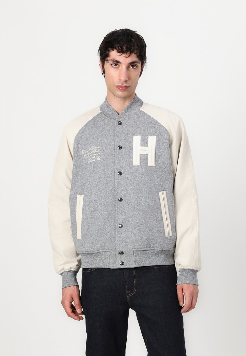 Tommy Hilfiger MIX MEDIA VARSITY UNISEX - Chaquetas bomber - grey
