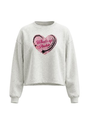 Lysegrå sweatshirt med ribstrikkede manchetter og halsudskæring, med et stort pink hjerte design med sorte stjerner og tekst "What's up Pookie" på forsiden.