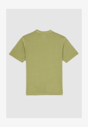 Jasnozielona bawełniana koszulka z krótkim rękawem pokazana z tyłu na jednolitym jasnoszarym tle.