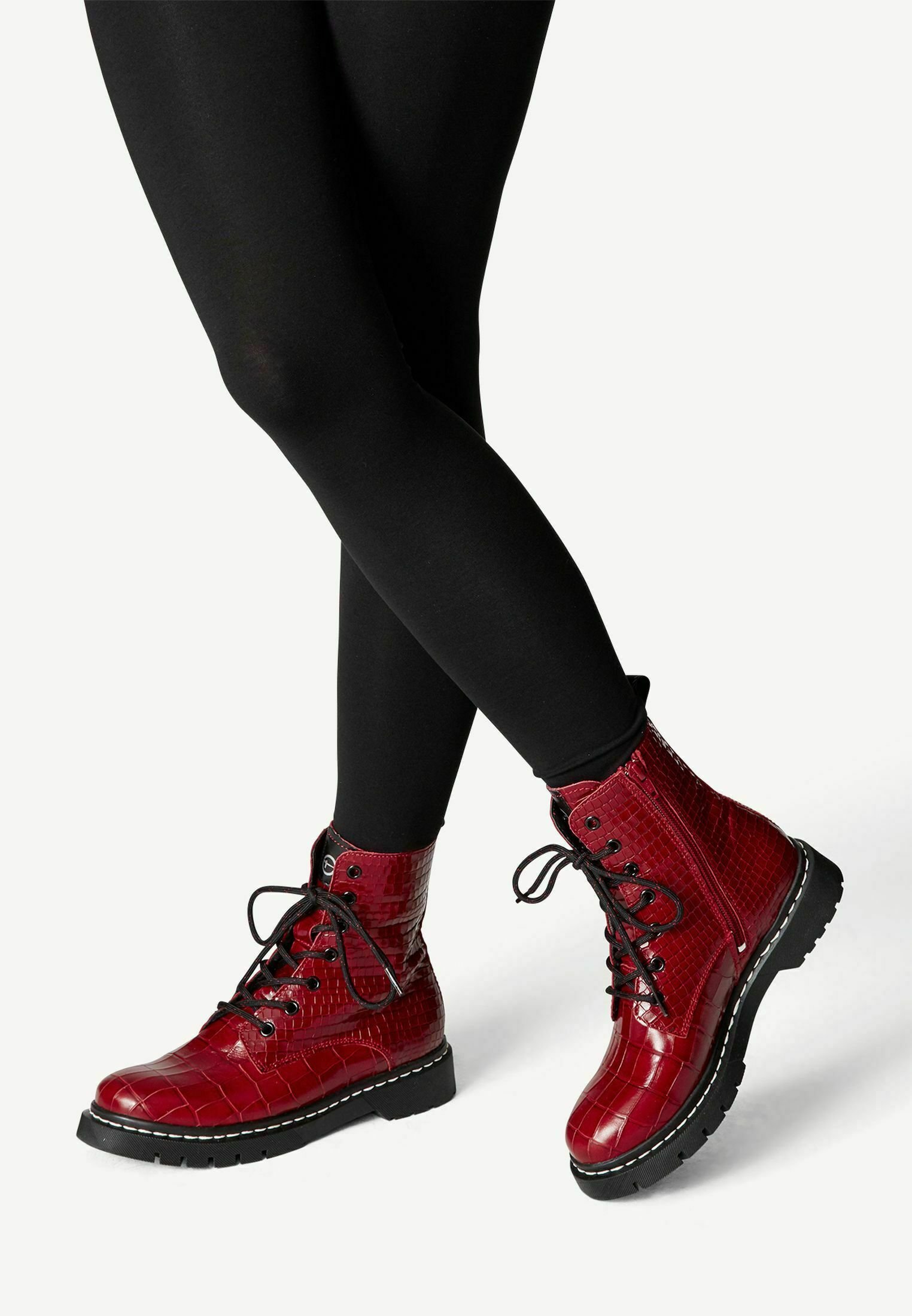 chaussures rouges tamaris