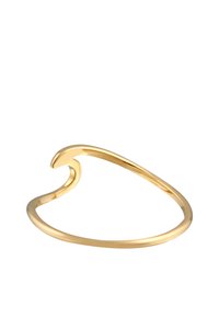 Guldmetalring med bølgedesign, glat overflade, åben form og tynd ring, der bliver smallere mod den ene ende.