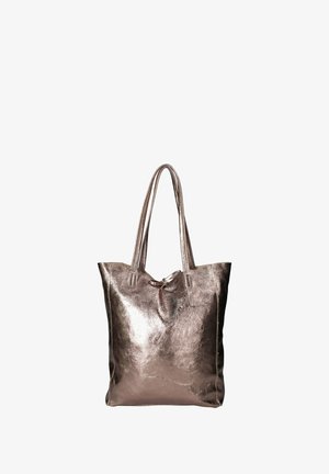 Borsa tote in oro rosa metallico con due lunghe maniglie, texture liscia, struttura morbida e un accento a fiocco annodato nella parte superiore.