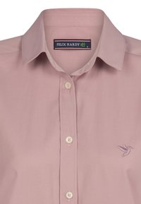 Camicia button-up di un rosa pallido realizzata in cotone, con colletto classico, bottoni frontali e logo di un uccello ricamato sul lato sinistro del petto.