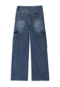 Szerokie dżinsy cargo w średnim niebieskim denacie, z dwoma bocznymi kieszeniami, dwoma tylnymi kieszeniami oraz wyblakłym, teksturowanym wykończeniem.