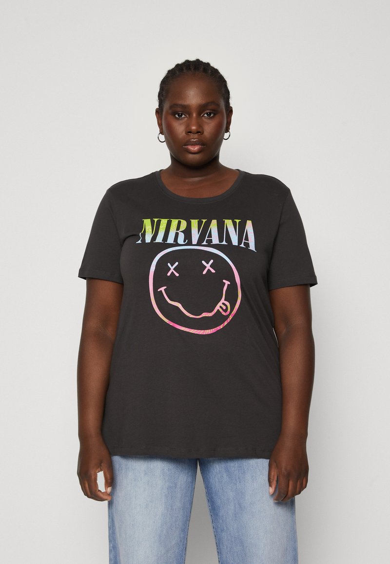 Melna kokvilnas T-krekls ar "NIRVANA" tekstu un smaidošas sejas grafiku iridescējo rozā un zilā krāsā. Īsām piedurknēm un apaļu kakla izgriezumu.