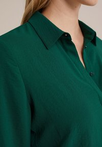 WE Fashion Bluza z gumbi - green