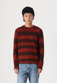 Selected Homme SLHRAI OMBRE CREW NECK - Pulover - red ochre/chocolate torte