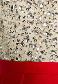 Mascara Roupa de cerimónia - red