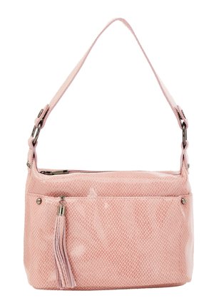 Borsa a tracolla finta pelle rosa con finitura testurizzata, chiusura a zip, tracolla regolabile e un tassello decorativo sulla tasca frontale.