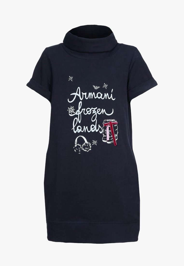 Královsky modré krátké šaty s vysokým límcem, zdobené bílým textem a grafickými motivy zimních vzorů a ozdobnou mašlí.