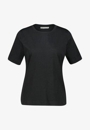 Czarna koszulka z krótkim rękawem i okrągłym dekoltem, o prostym kroju i widocznym przeszyciu na rękawach i dole, widoczna z przodu na białym tle.