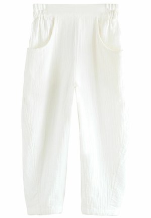 Weiße, leichte Hose mit elastischem Bund, versehen mit zwei seitlichen Taschen und einer zerknitterten Textur, die für Komfort und Bewegungsfreiheit gestaltet ist.