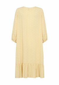 Robe jaune avec un motif géométrique, manches trois-quarts et ourlet froncé. Fabriquée en tissu doux et léger.